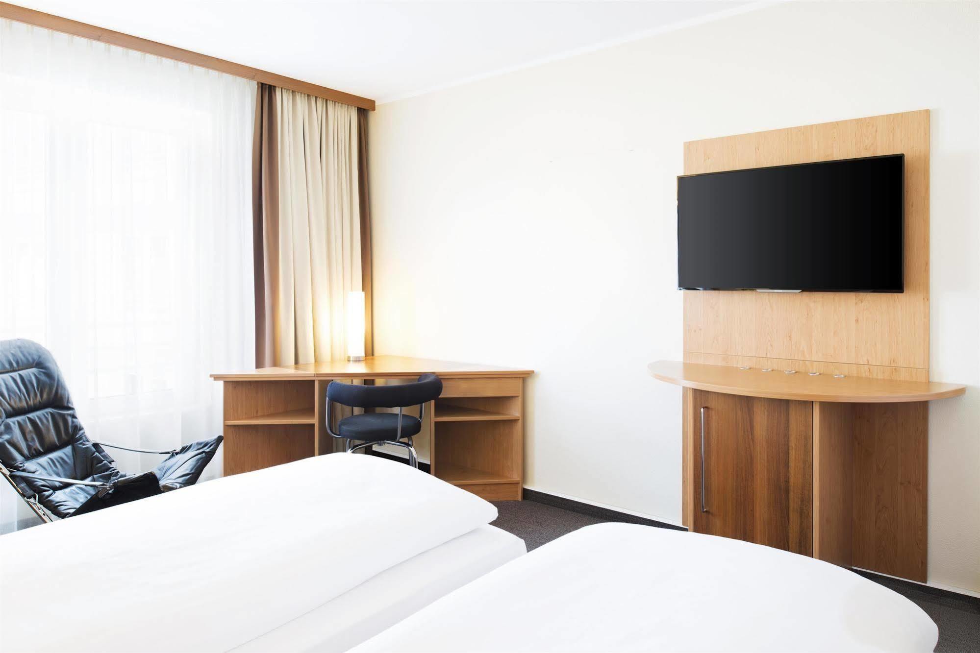 Nh Berlin Potsdam Conference Center Hotel Kleinmachnow Bagian luar foto