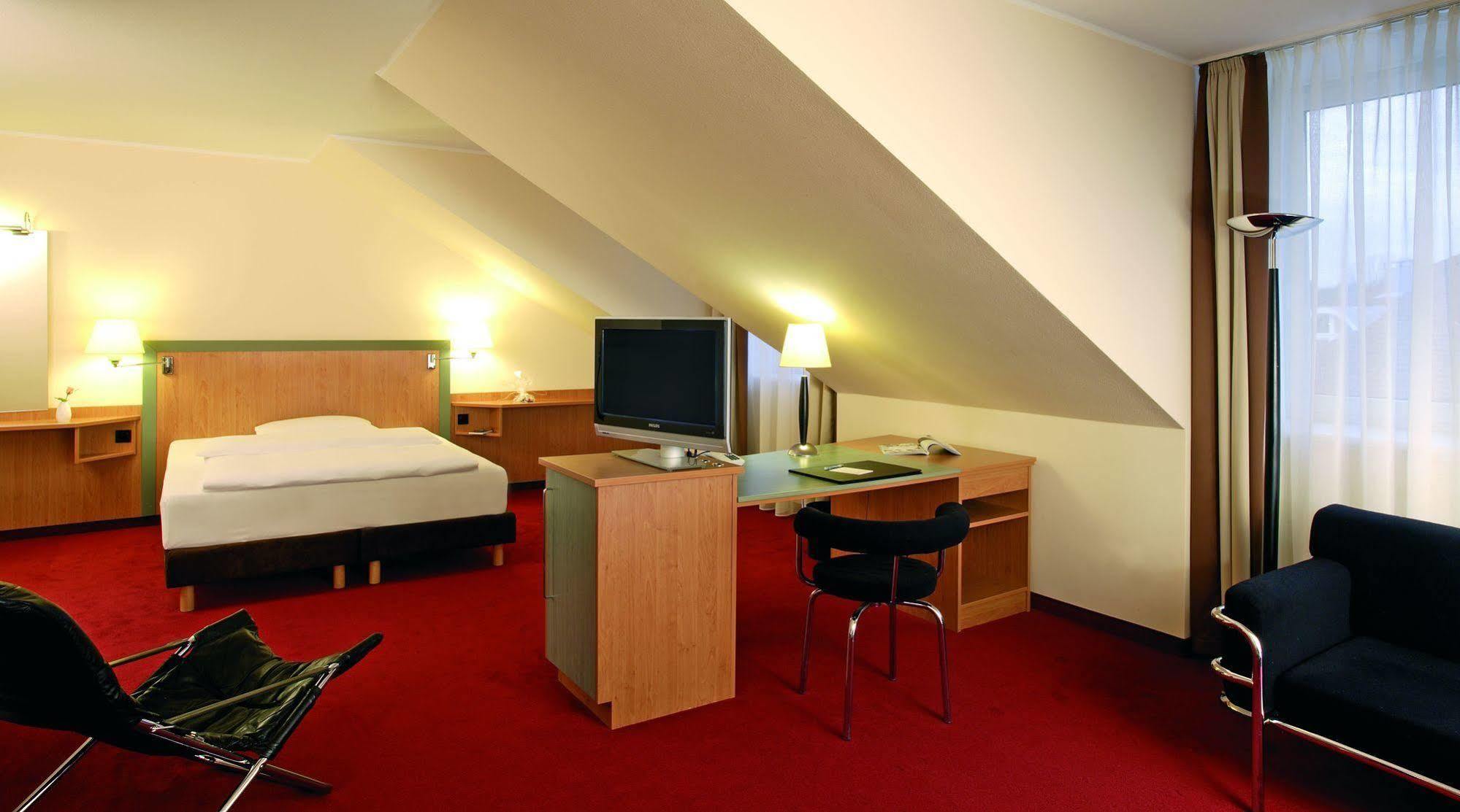 Nh Berlin Potsdam Conference Center Hotel Kleinmachnow Bagian luar foto